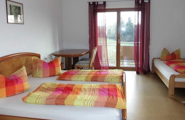 Dreibettzimmer, Dusche Oder Bad, WC - Gasthof Grüner Baum "kongo"