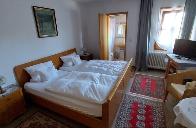 Dreibettzimmer Nr. 26 - Goldner Engel, Restaurant - Hotel - Metzgerei