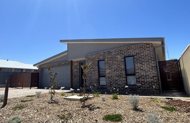 Driftwood Cove - Immaculate Home in Port Hughes