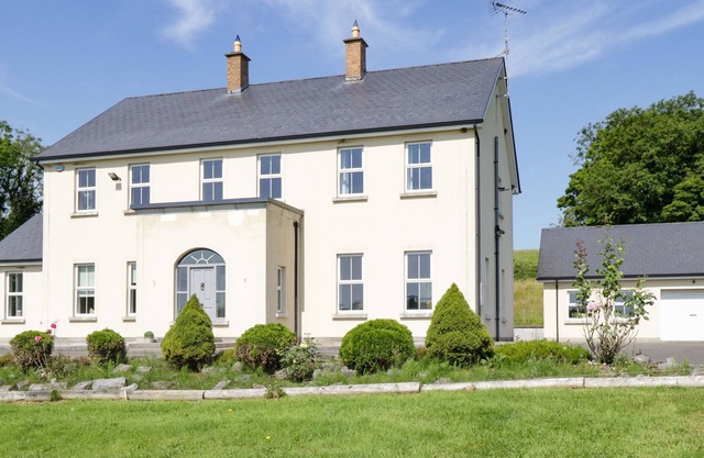 DRUMLANEY, pet friendly, with open fire in Belturbet, County Cavan
