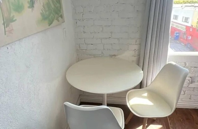 DTLA Escape Pad: Traveler's Oasis
