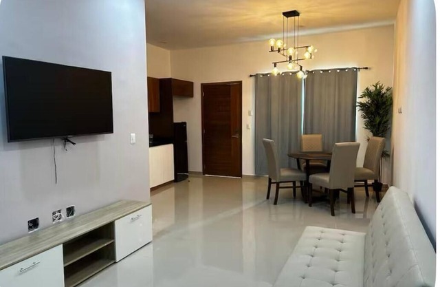 Dto. 3 blocks from the beach.