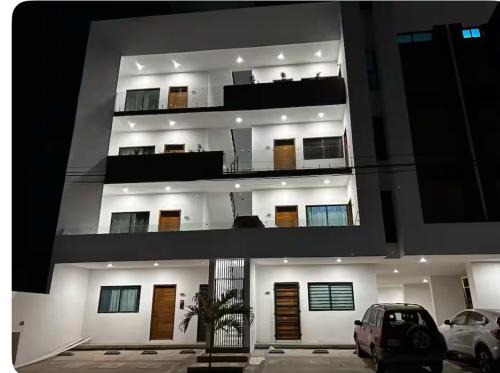 Dto amplio cerca de playa