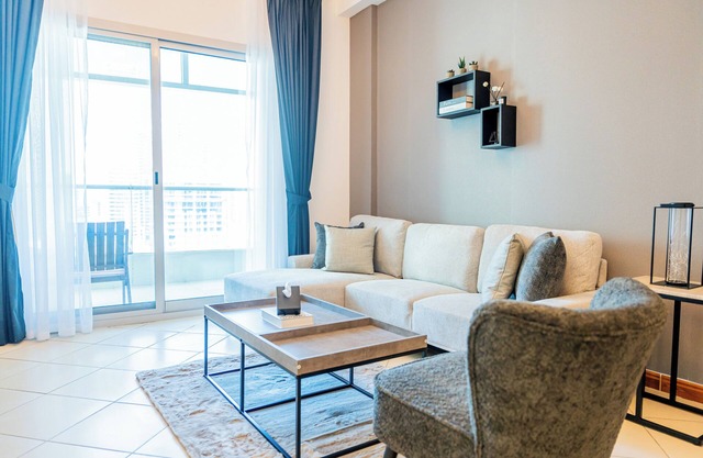 Dubai Marina Diamond 4: Chic 2BHK Apt with amazing views