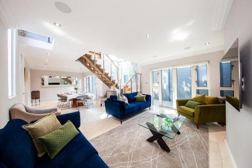 Dublin Retreat Sleeps 6 with Parking