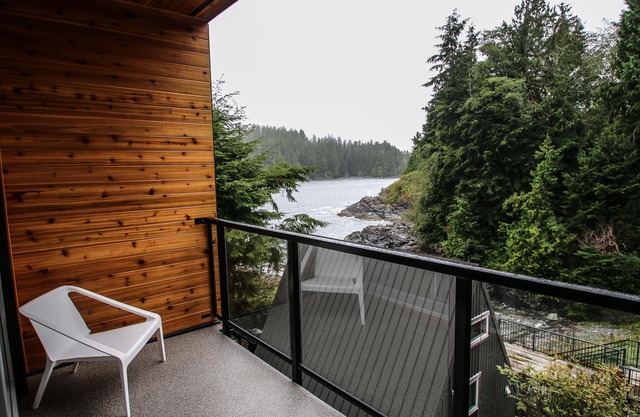 Duffin Cove Oceanfront Lodging