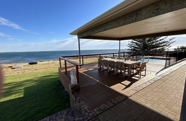 Dukes of Yorkes - Wallaroo Beach Frontage - Entire Home