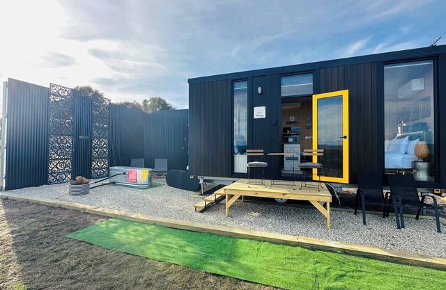 Dunalley Bay Beachfront Retreat by Tiny Away