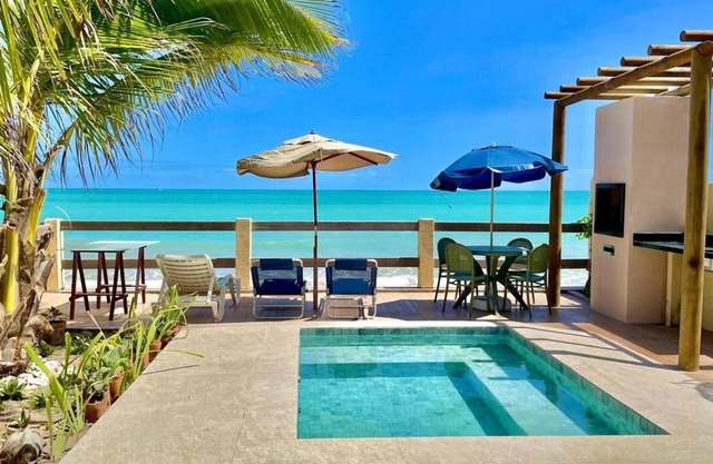 Duplex house on the beach sand with swimming pool and barbecue in Maceió, Ipioca.