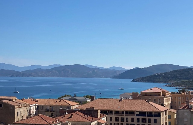 Duplex quiet residence, sea and mountain view, near downtown, beach at 300m