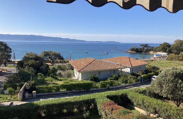 Duplex terrace with sea view 3 minutes' walk from the most beautiful beaches