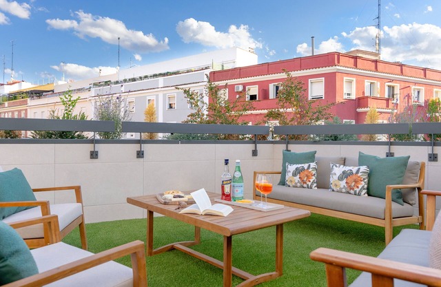 Duplex with gym, swimming pool and garage in Ciudad Jardín