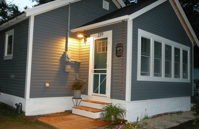 “Dutch Harbor”-Mackinaw City Cottage- walking distance to town and the ferry’s!