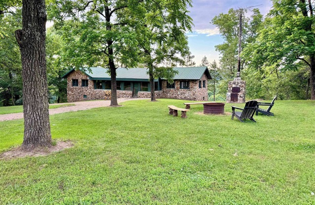 Eagle Rock Cabin Illinois River view