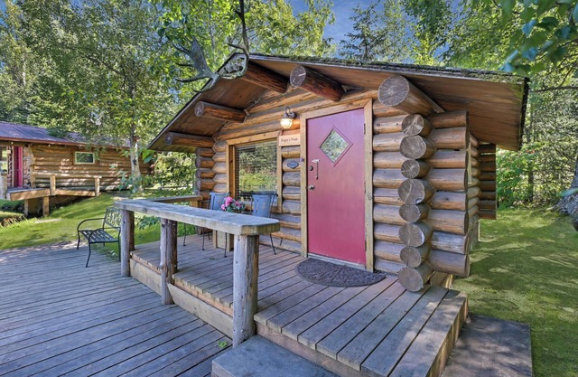 Eagle's Peak Cabin - a little Alaskan log cabin right on the pond