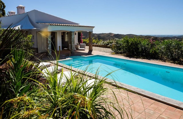 Eagles Nest - a beautifully furnished, 3 bedroom house with pool and sea views.