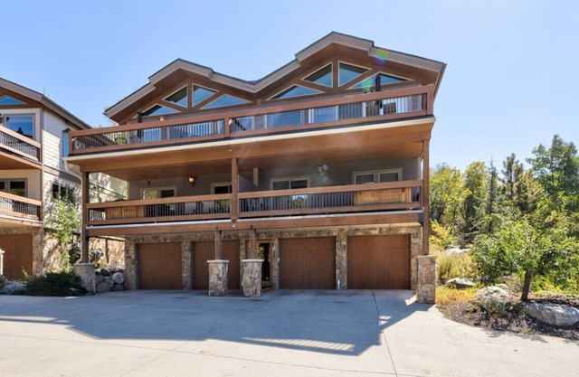 Eagles Overlook 102 by Vacation Rental Co