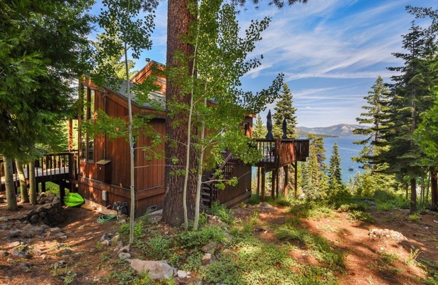 Eagles Perch Cabin - Pano Lake Views, Fido Friendly