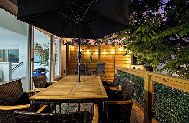 East ATX 3BR/2BA Tree House, Deck & Fire Pit