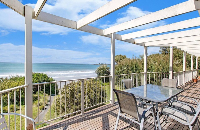 East Beach House - beachside getaway