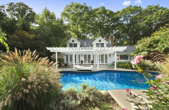 * East Hampton * Luxury Vacation Oasis near the Beach *