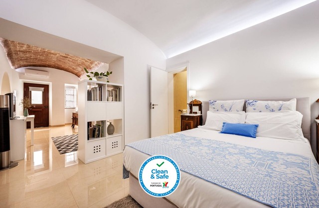 Ebora Home - free GARAGE - Historic Center