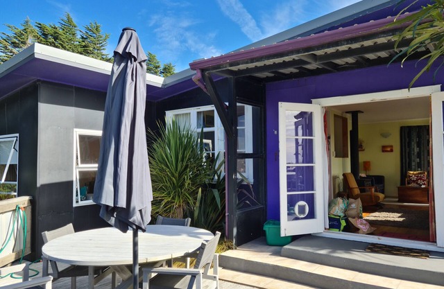 Eclectic real kiwiana bach