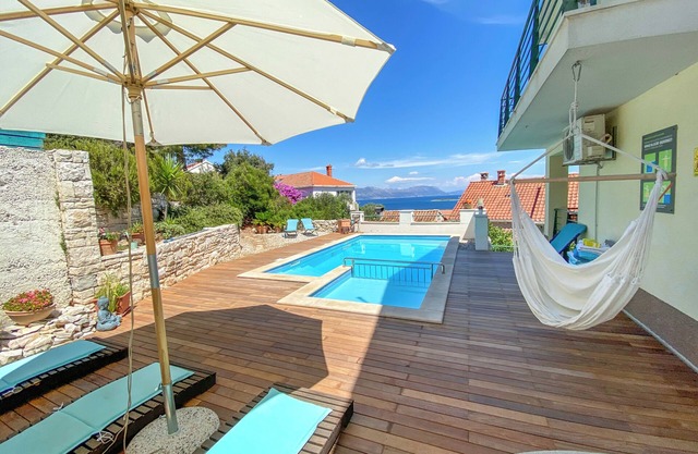 Eco Apartments Sunshine with heated pool