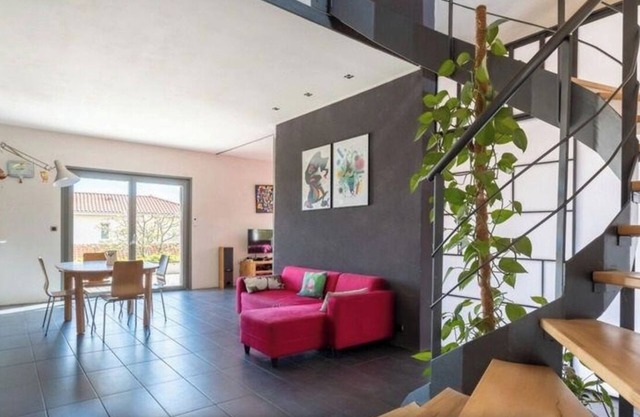 Ecological villa between thermal baths and volcanoes; wellness treatments available.