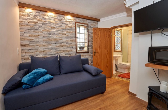 Eifelstuben with charm - Stollenstube, studio for 1-2 pers. directly at the lake/castle