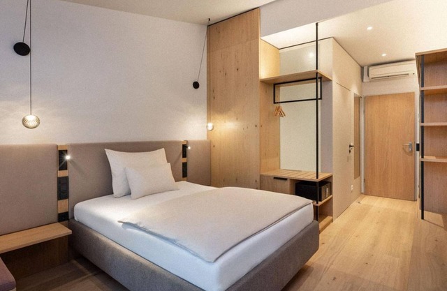 Einzelzimmer mit Balkon - Quellenhotel Heiltherme Bad Waltersdorf