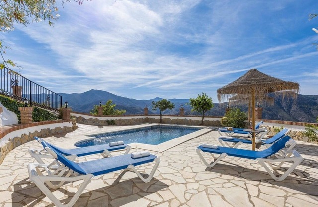 El Algarrobo de Alora Álora by Ruralidays