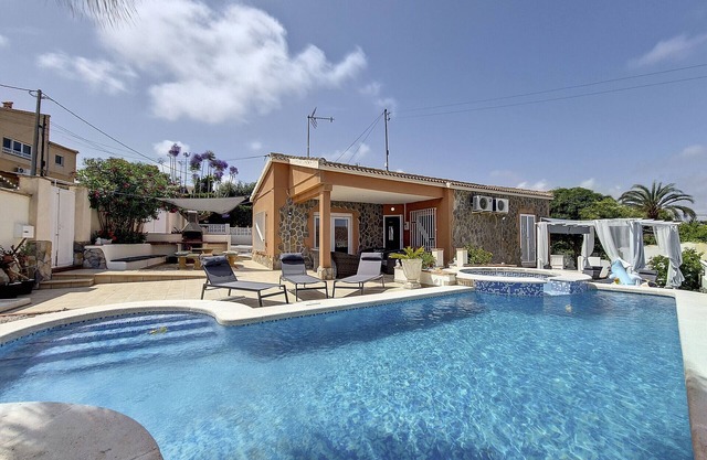 El Carmoli Villa with Private Pool - 9409