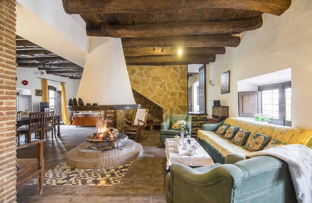 El CORTIJUELO, authentic Andalusian farmhouse with charm