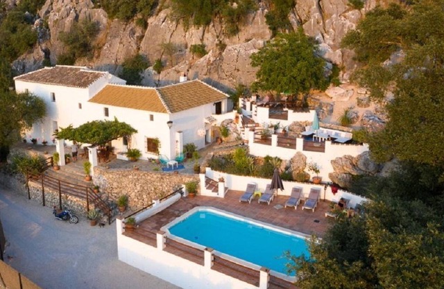 El Nogal, Self catering in traditional cortijo with stunning views in Andalucia