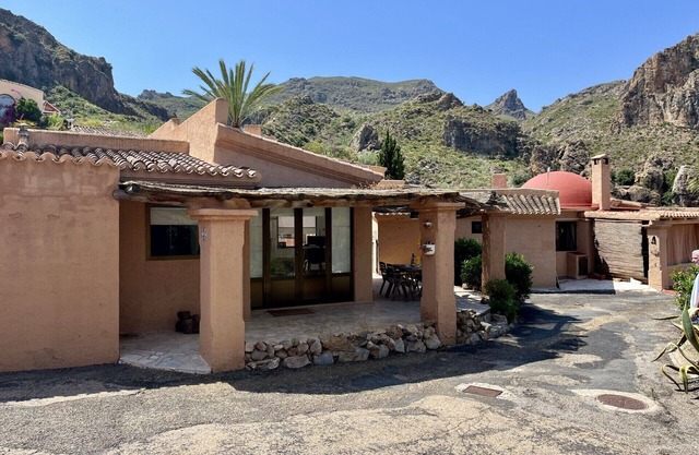 El Oasis - luxury 2 bedroom holiday home in beautiful Sierra Cabrera