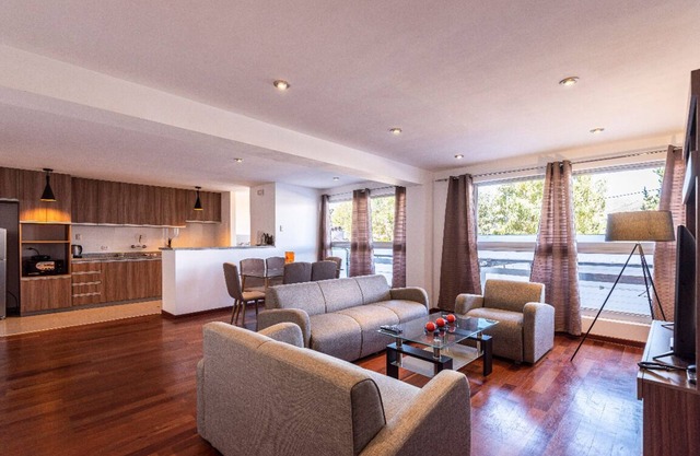 El Triunfo Aparts , 145m2 beautiful apartment in front of park.