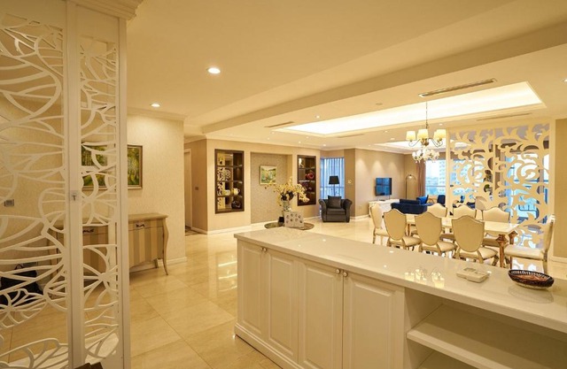 Elegance, luxury 4 bedrooms golf course view Ciputra Apartment