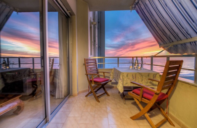 Elegant Apartament by the Sea !