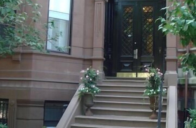 Elegant Back Bay Brownstone-Comm Av 1+ Bed - 1 Week Min, beyond 2 wks considered