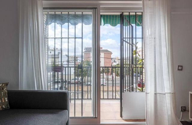 Elegant bright and quiet 2-bedroom Apt Sevilla Wifi-Full 4 Pax. parking included