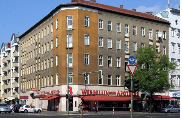 Elegant & Central: 3-Bedroom Designer Apartment with Balcony in Berlin