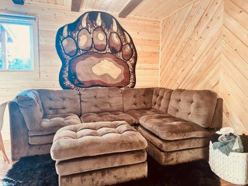 Elegant, Cozy Cub Cabin near Lake with Laundry Unit