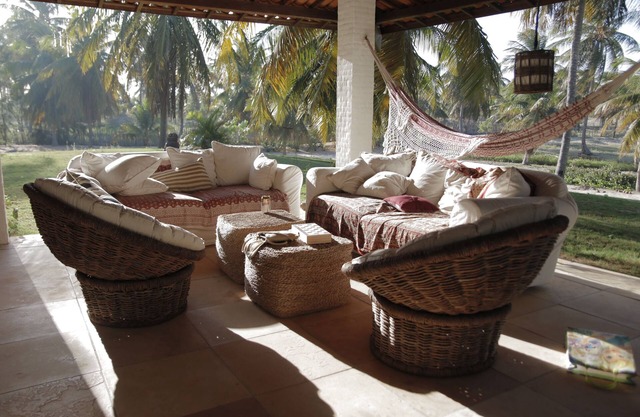 Elegant design house with swimming pool. Special offer prices. Suitable for pets