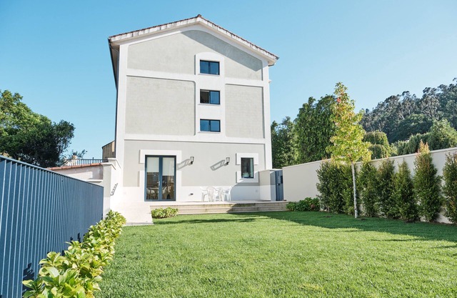 Elegant Family House p/10 (Garden/Parking/Wifi)