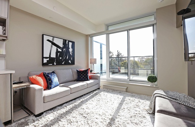 Elegant Forest Hill Condo - 24 Hour Concierge - Six Month Term