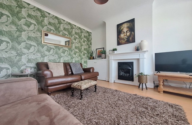 Elegant Home SW16 Near Station Views Flexible Beds