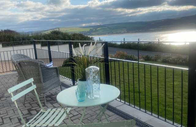 Elegant house, boasting unspoilt sea views with hot tub