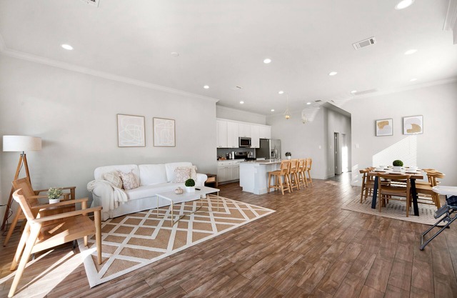 Elegant Houston Heights Getaway