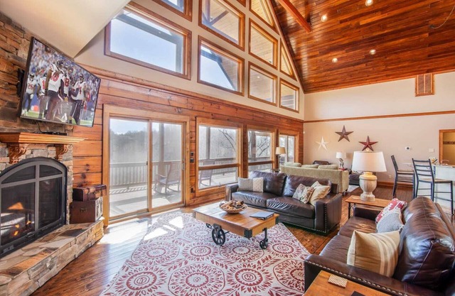 Elegant Log Cabin with Views
